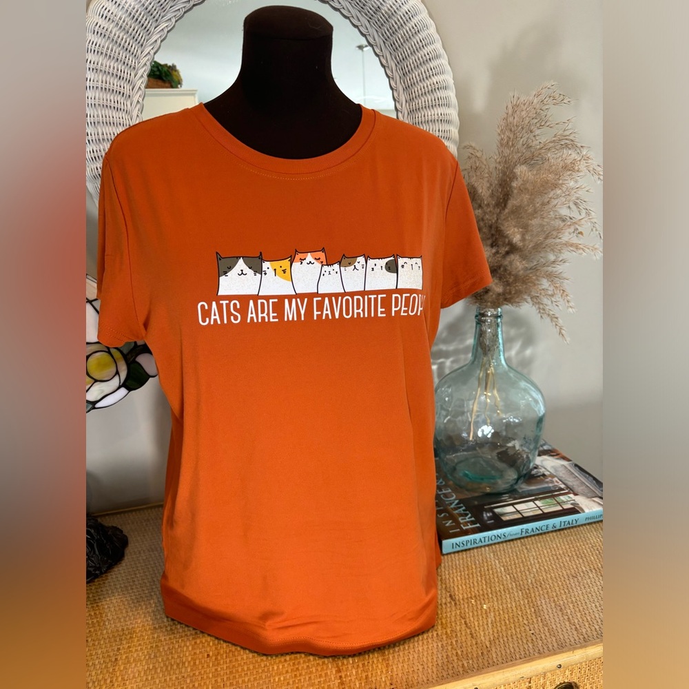 Cats are my favorite people tshirt in size XL